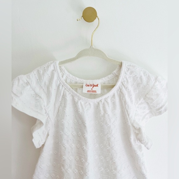 Beautiful Cat & Jack Girls 3T White Eyelet Flutter Sleeve Top - Like New - Picture 4 of 5
